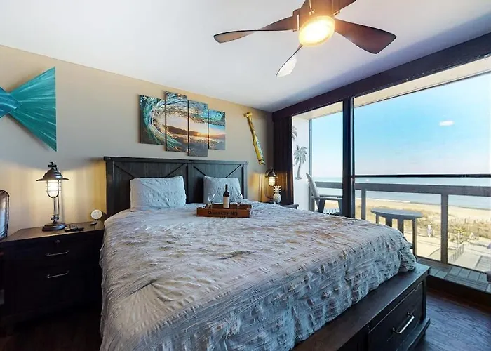 Modern Beachfront With Balcony Views Pool & Gym *