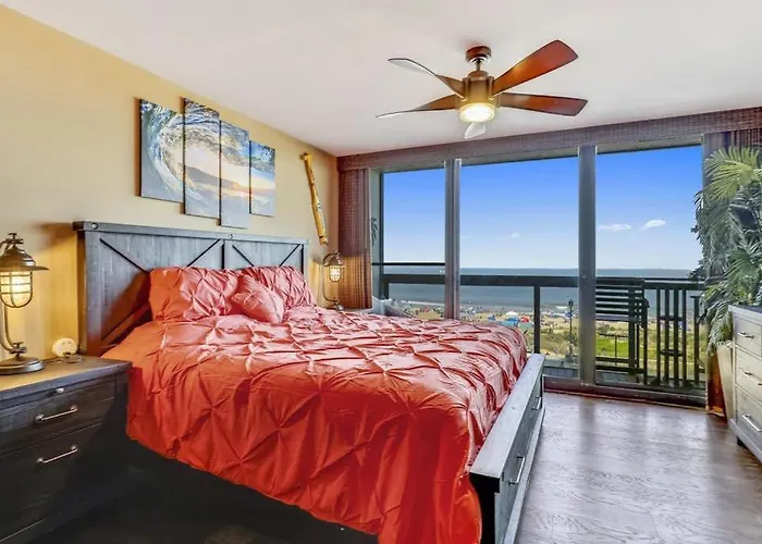 Modern Beachfront With Balcony Views Pool & Gym *