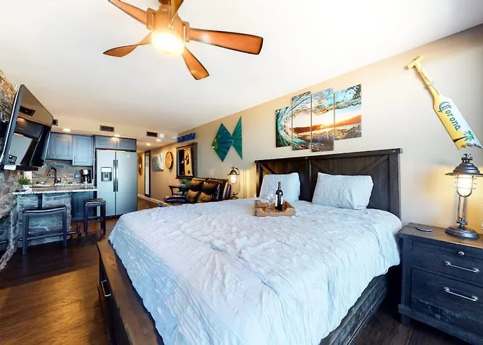 Modern Beachfront With Balcony Views Pool & Gym *