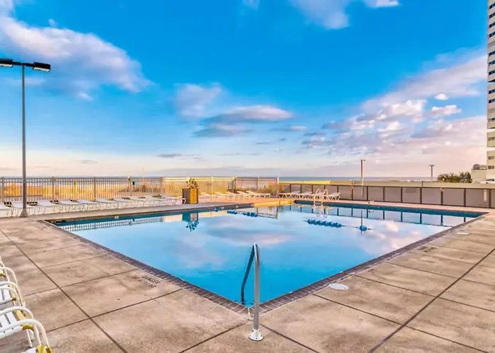 Apartment Modern Beachfront With Balcony Views Pool & Gym *