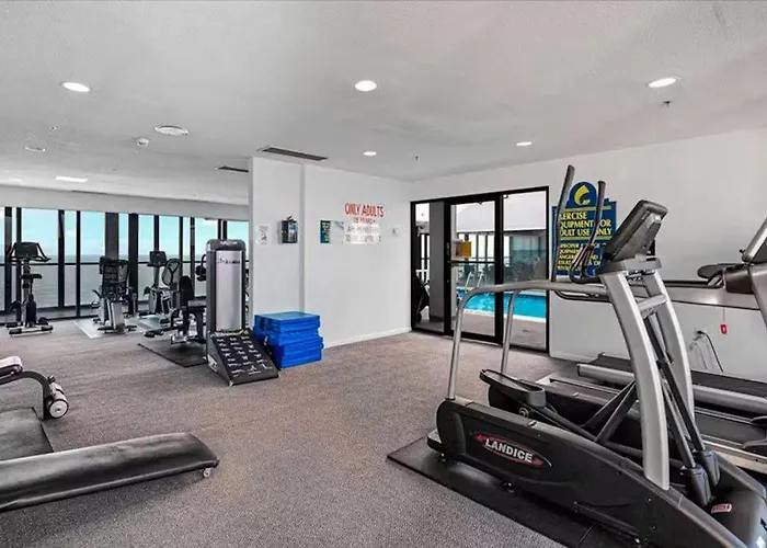 Modern Beachfront With Balcony Views Pool & Gym